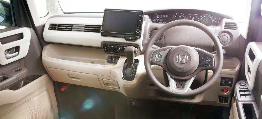 Торпедо Honda N Box 2017 года  (фото 14 из 16)
